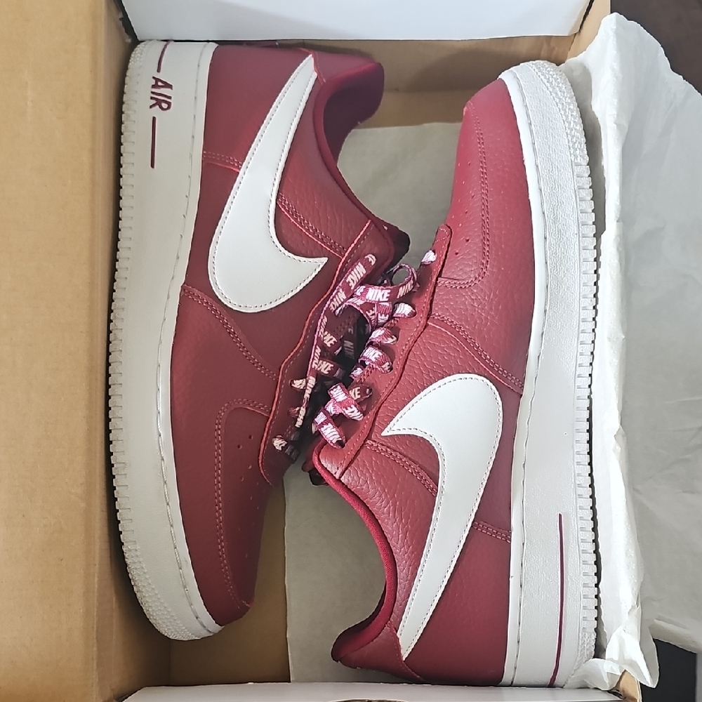 GENTLY USED/ WORN THRICE...Nike NBA Team Red